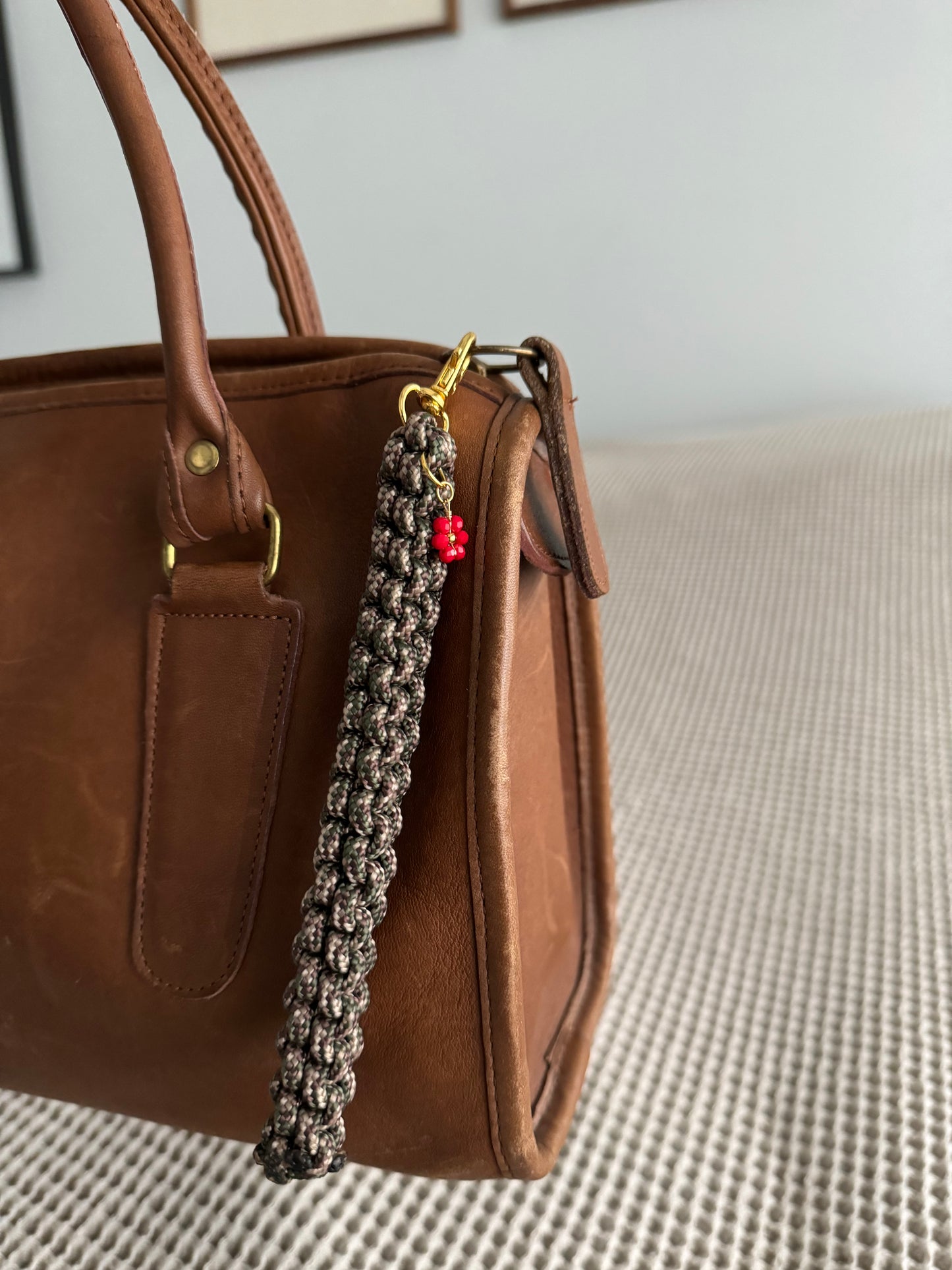 Paracord with flower charm